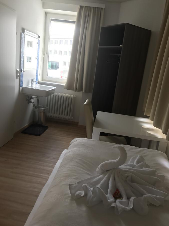 Montagehotel Bed & Steel Linz Exterior photo