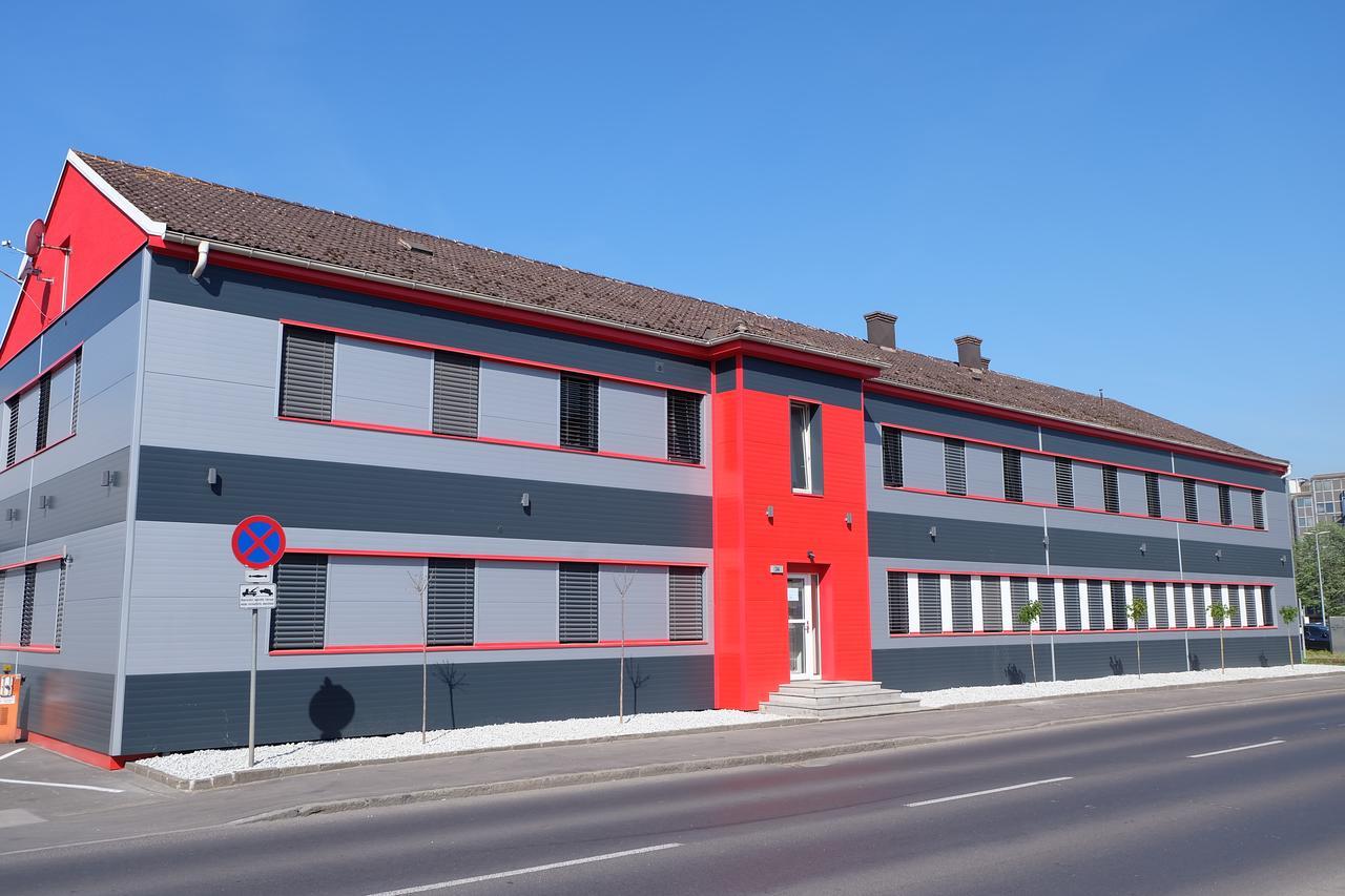 Montagehotel Bed & Steel Linz Exterior photo